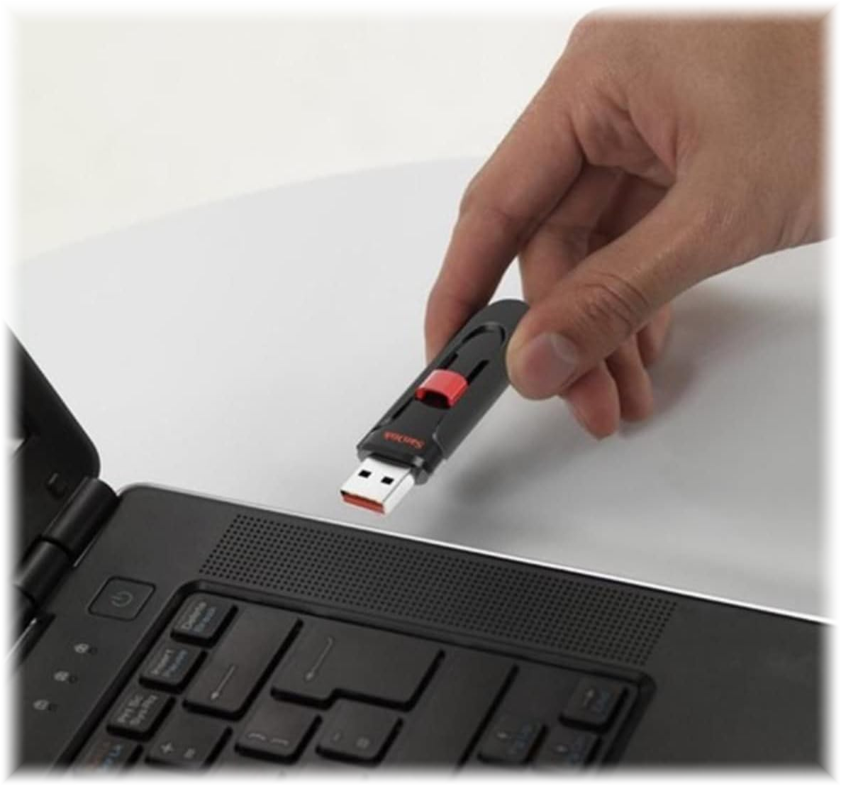 Clé USB SanDisk Cruzer Glide utilisée avec un ordinateur portable